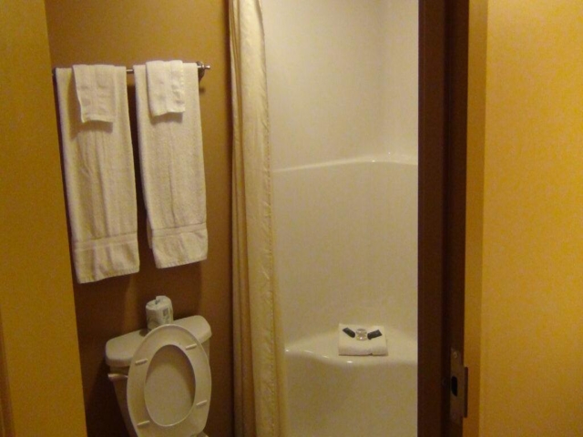 Put-in-Bay Victory Station Hotel Bath