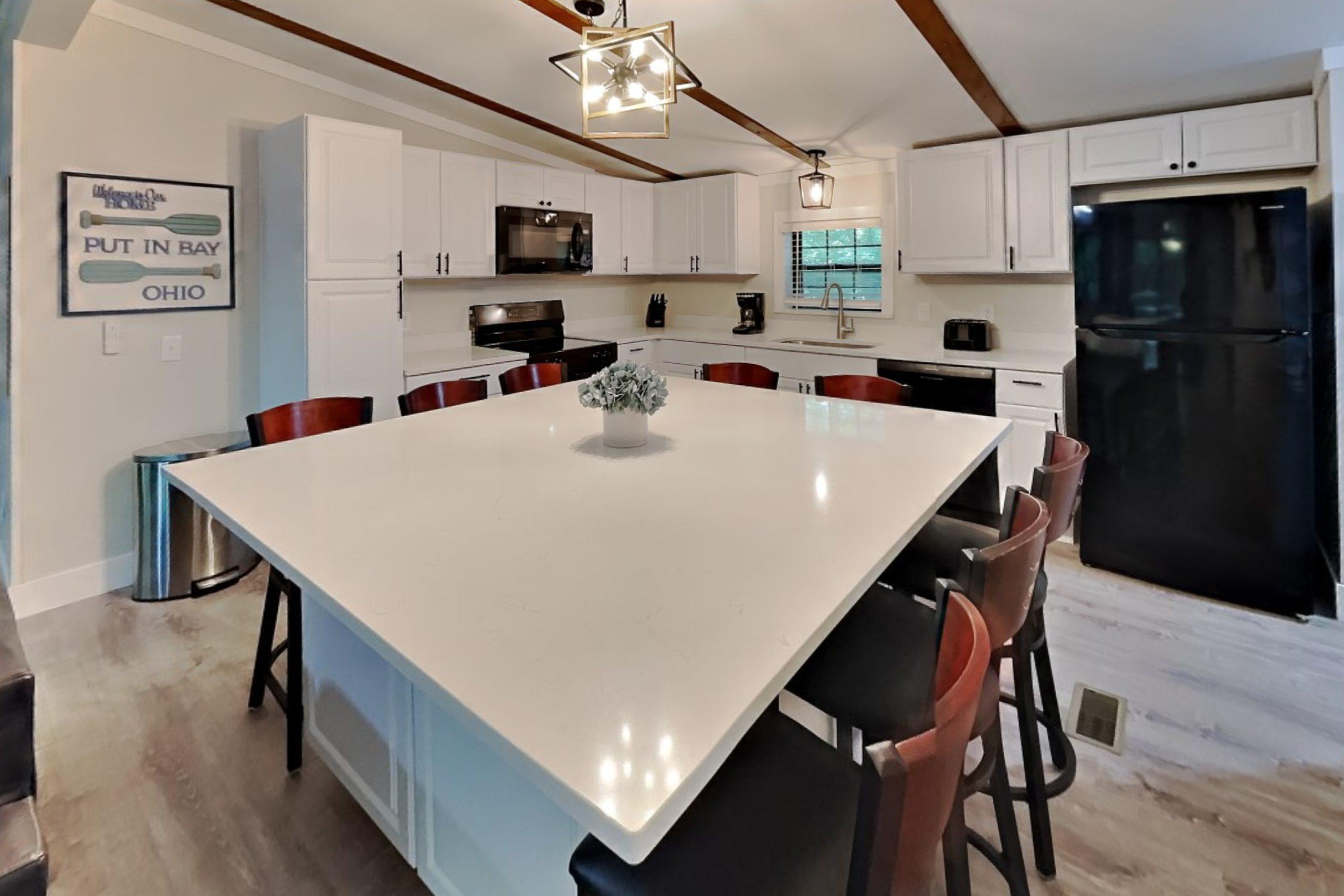 8_Image_4cS7uwc8Jr Renovated interior of an Island Club home.